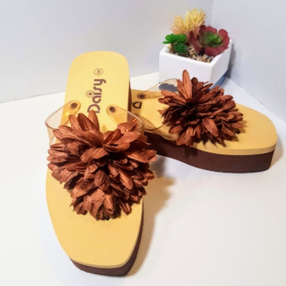 Daisy Brown Sandals sz 8 - Picture 2 of 5